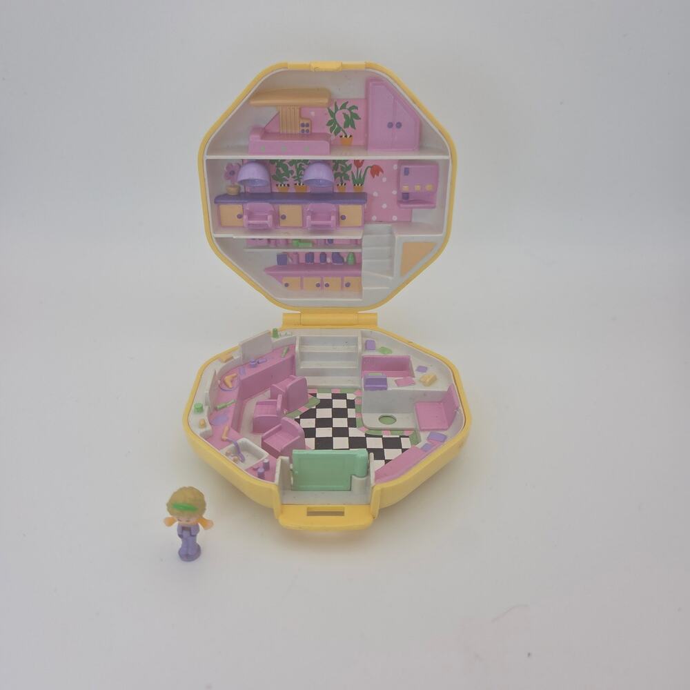 Vintage 1990 Polly Pocket Bluebird Hairdressing Salon with Polly Figure